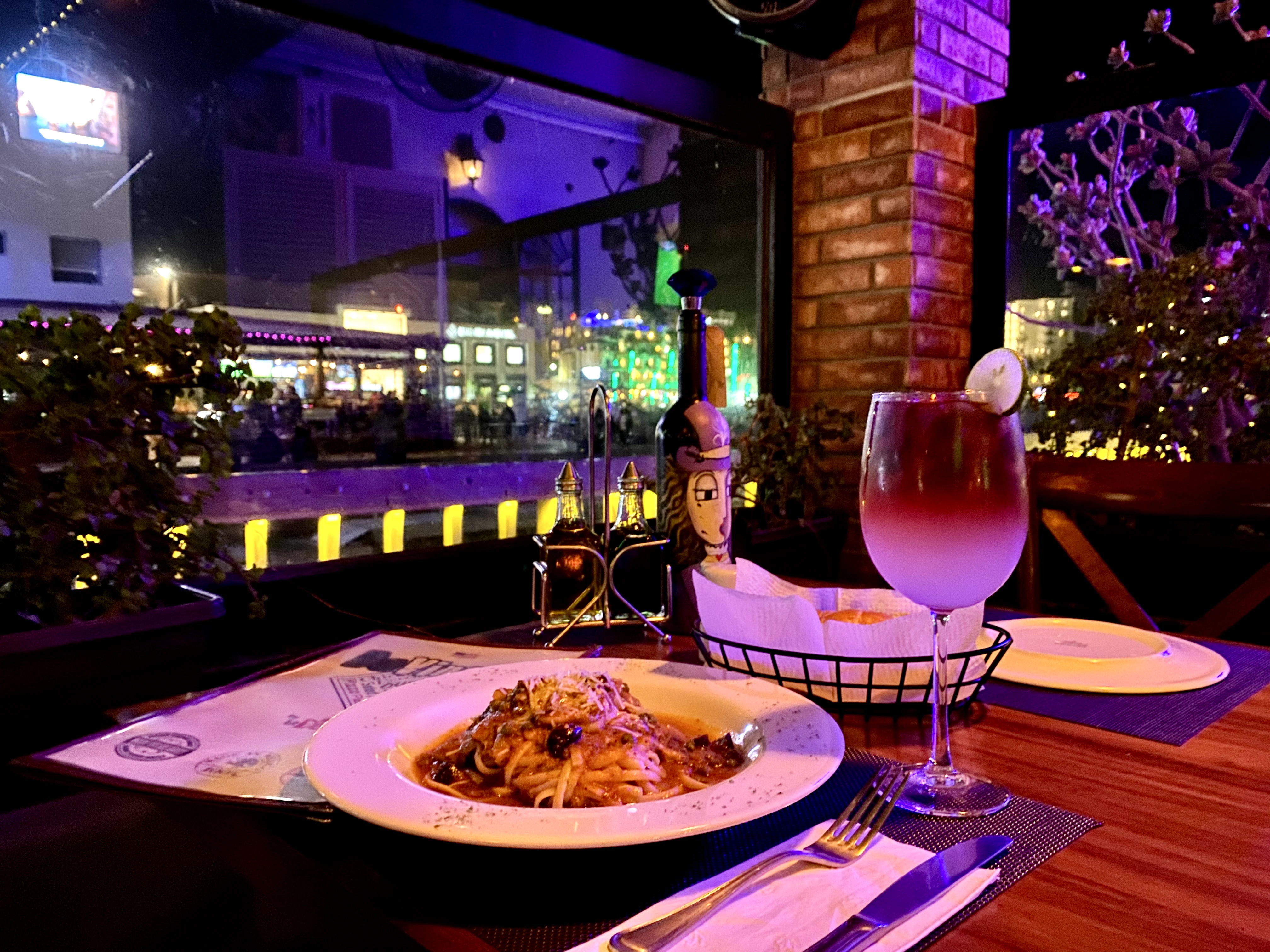 VIP TABLE RESERVATION AT DAVINCI'S ITALIAN CUISINE