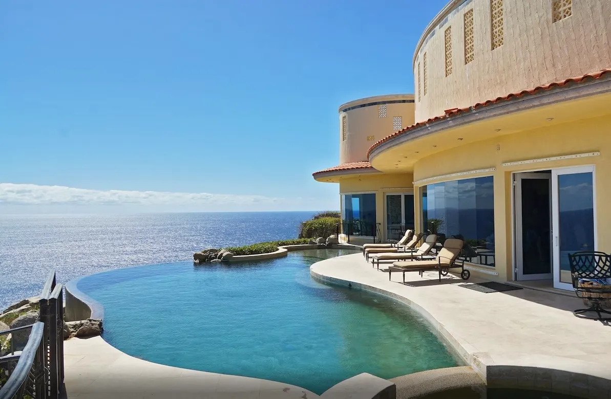 OCEANFRONT VILLA V-PTV